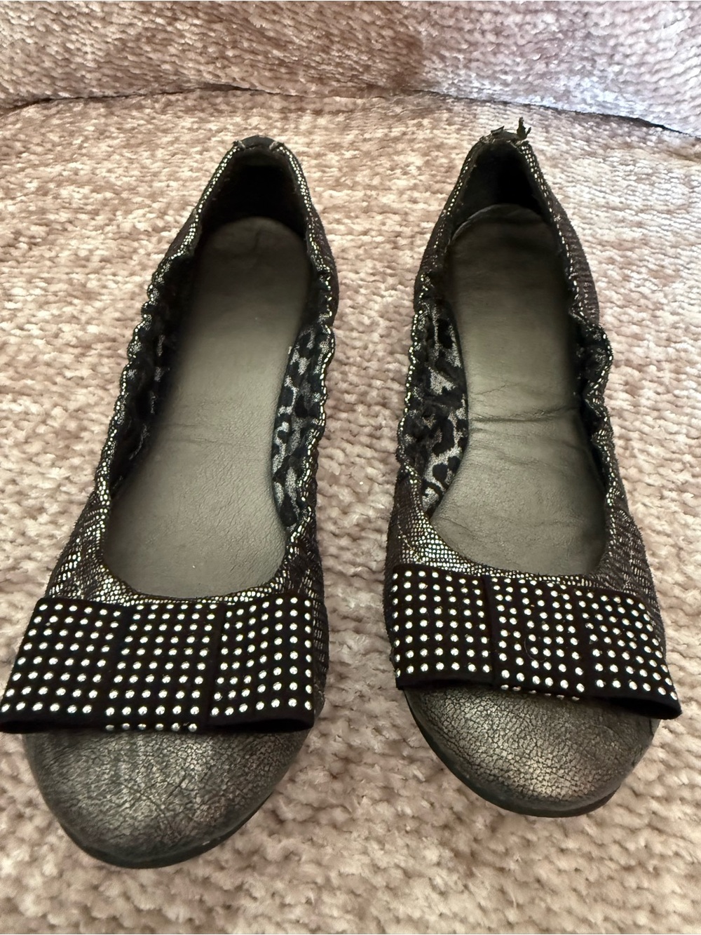 Guess Ballet Flats 7.5 Charcoal Gray Black Silver Cinched Sides And Toe Bow